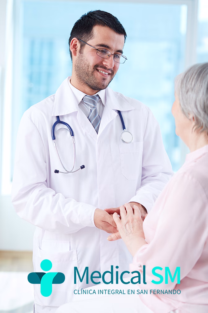 Doctor en San Fernando atendiendo a paciente